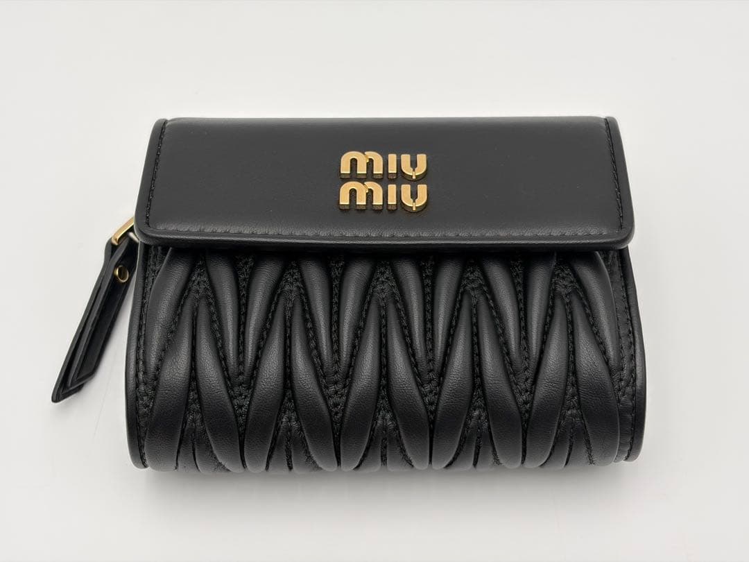 【未使用】miu miu マテラッセ 二つ折り財布 ブラック